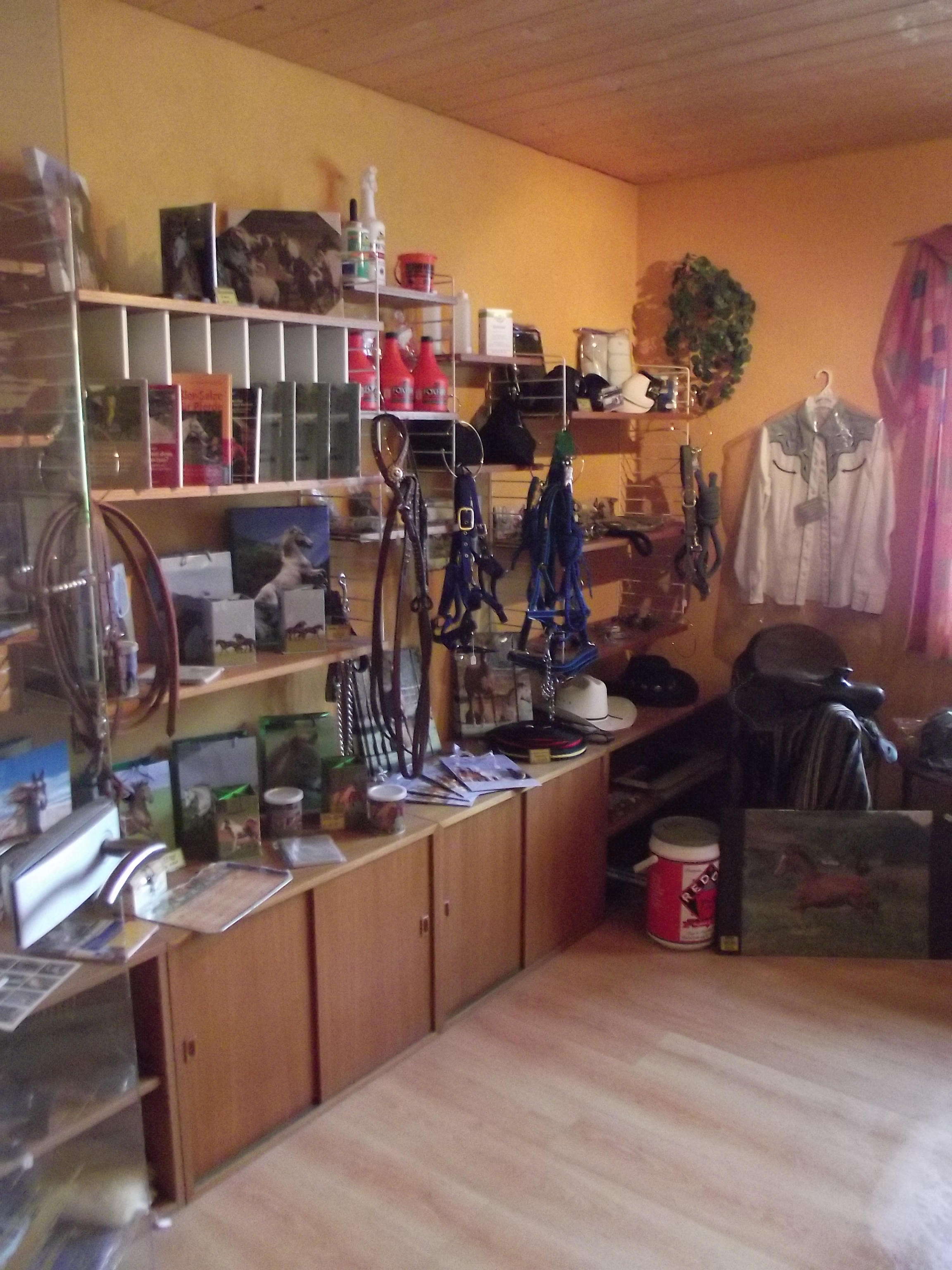 Western Store mit Geschenke-Ecke